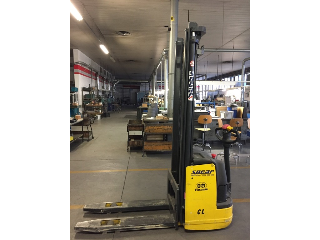 Carrelli elevatori in vendita