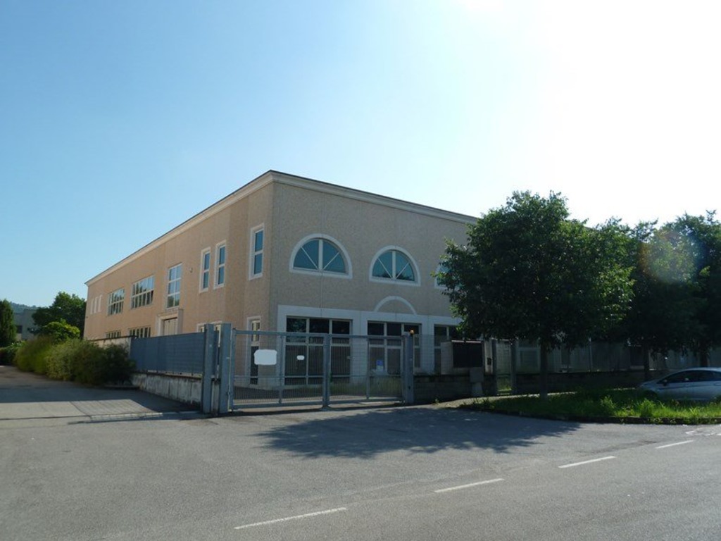 Capannoni artigianali in vendita