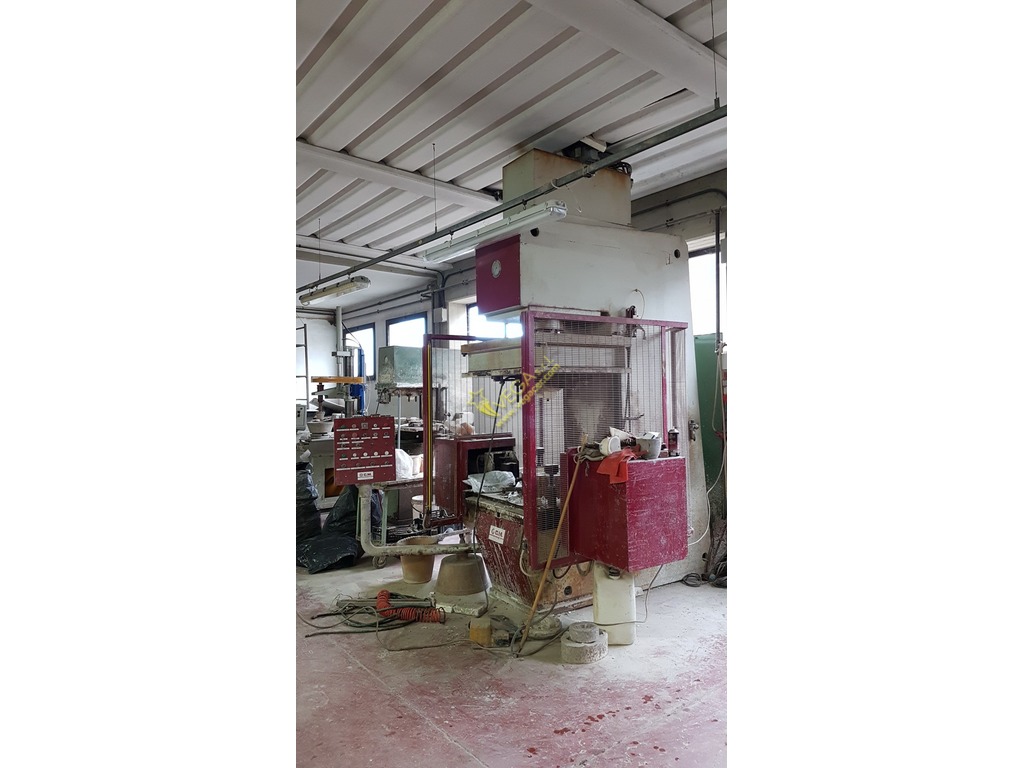 Pressa idraulica per stampi in gesso apribili  mod. T / 50 T.A. in vendita - foto 1