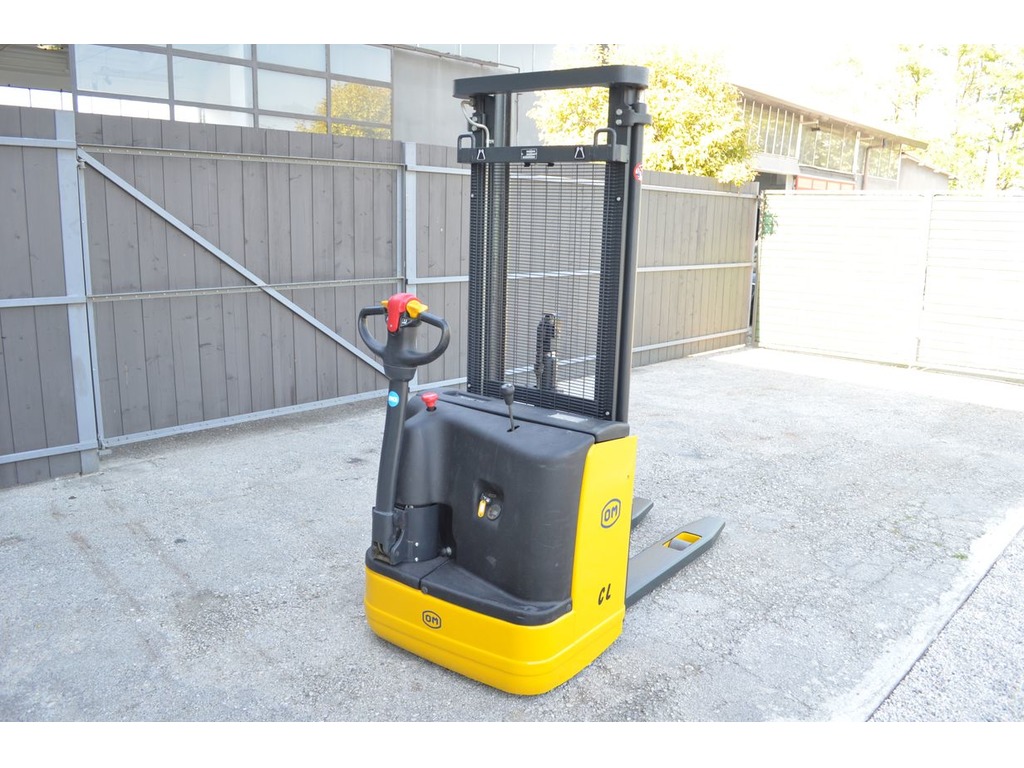 VENDO CARRELLO ELEVATORE OM COME NUOVO in vendita - foto 2