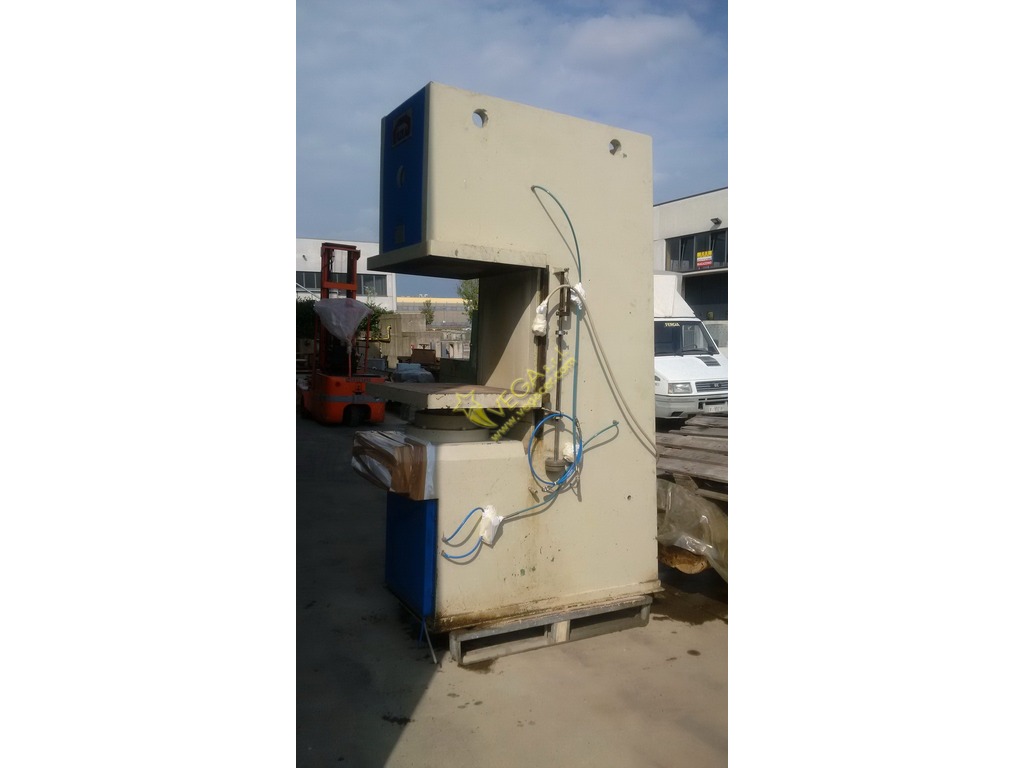 Pressa Idraulica marchiata Ficola mod 130 Ton in vendita - foto 1