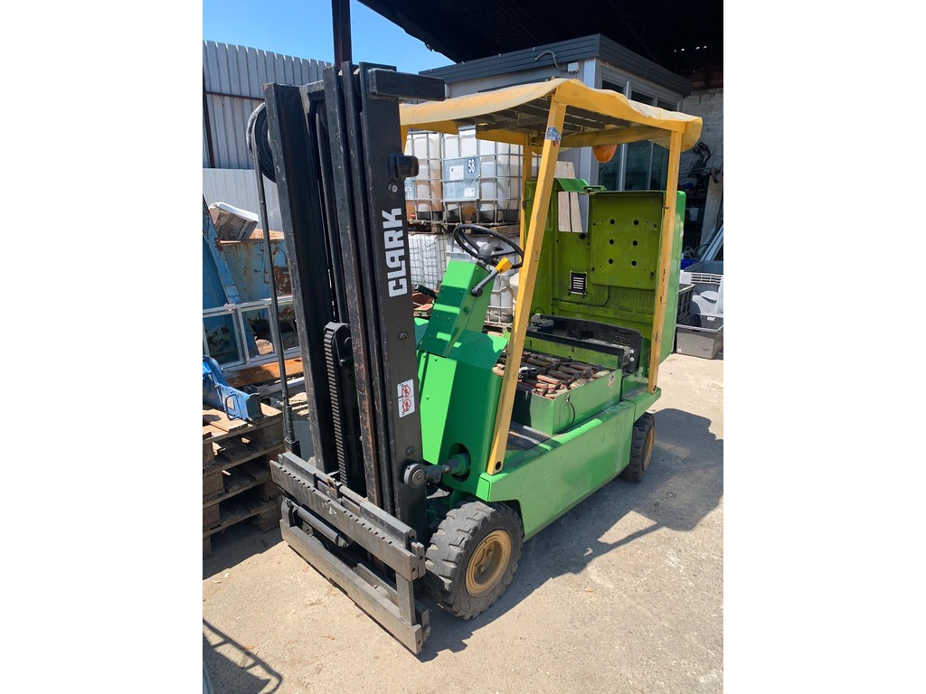 Carrelli elevatori in vendita