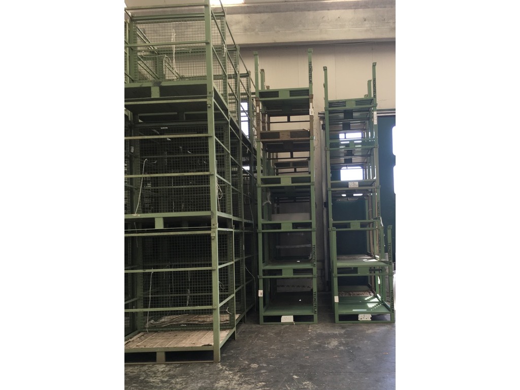 Pallet o pedane in ferro usati con montanti liberi impilabili in vendita - foto 4