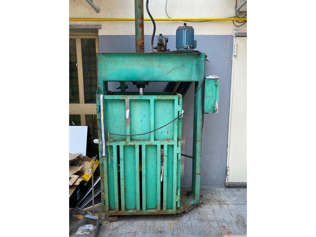 Pressa idraulica per carta, ferro, plastica, ecc. in vendita - foto 1