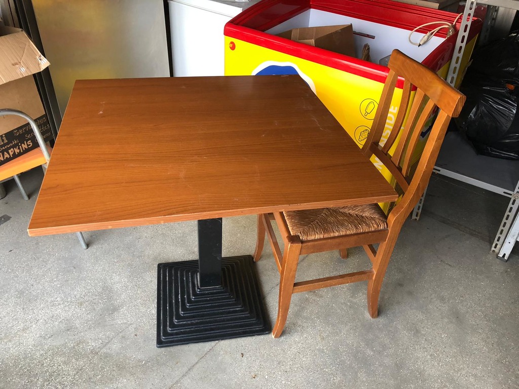 Tavoli e sedie e altra attrezzatura in vendita - foto 1