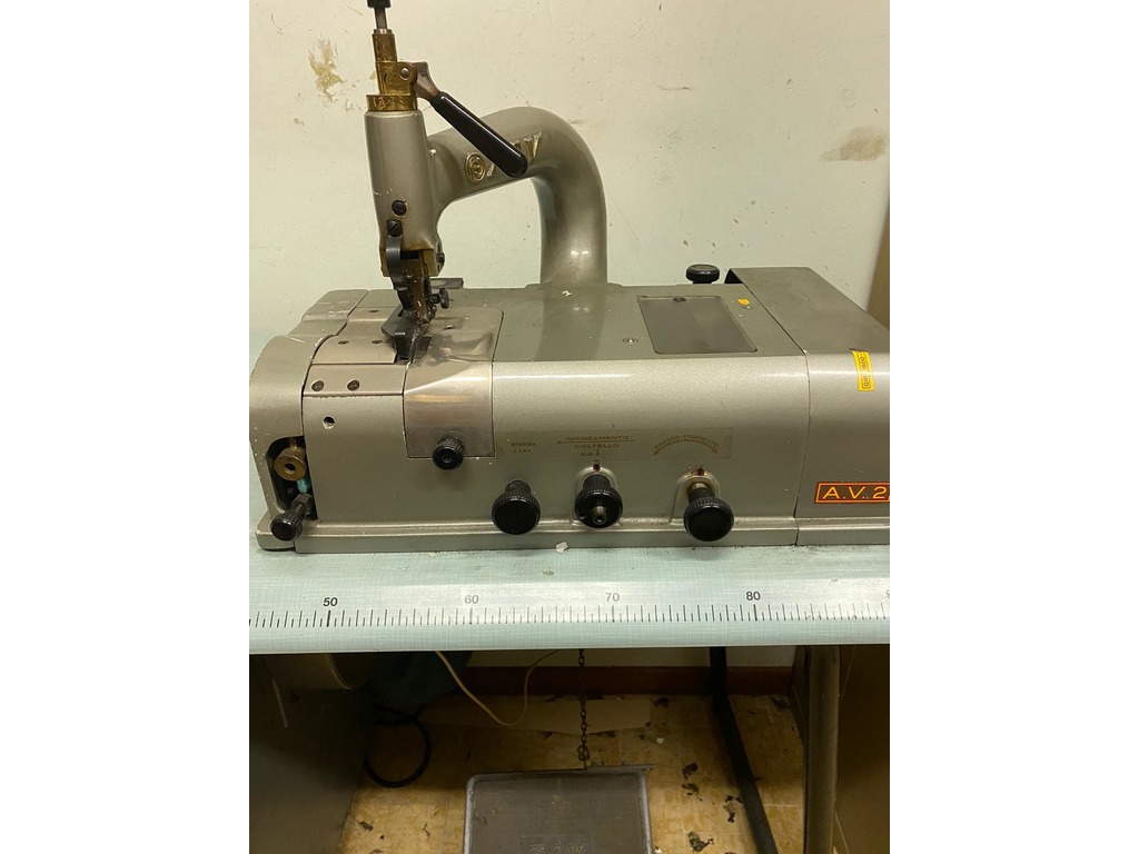 Macchine industriali da cucire pelle e materiale tessile in vendita - foto 7