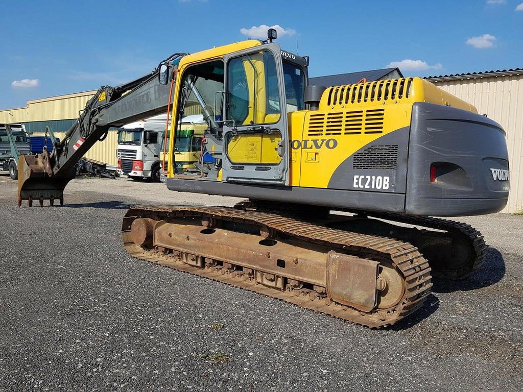 Escavatore Volvo 210BLC in vendita - foto 1