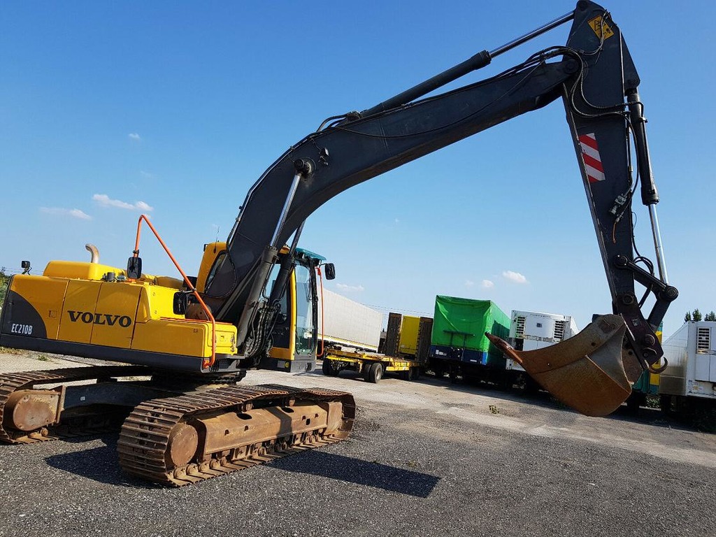 Escavatore Volvo 210BLC in vendita - foto 2