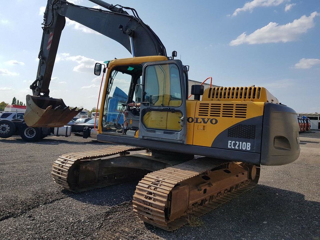 Escavatore Volvo 210BLC in vendita - foto 3