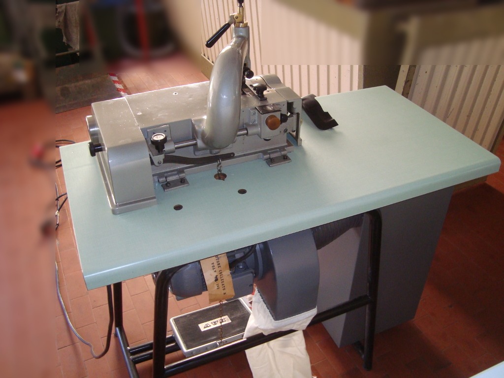 Scarnitrice pelli FAV AV2 con Aspiratore in vendita - foto 5
