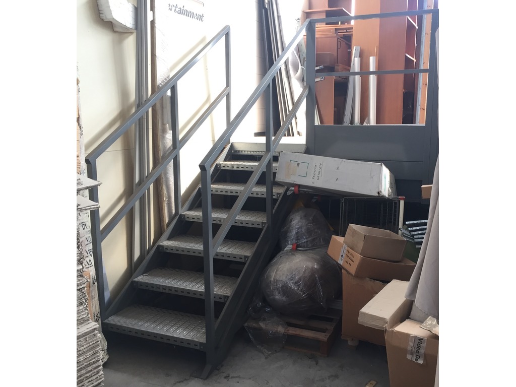 PIATTAFORMA CON PEDANA IDRAULICA FUNZIONANTE in vendita - foto 3