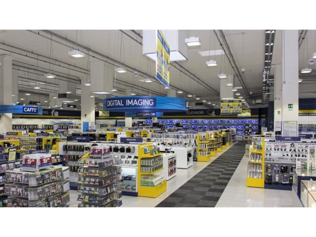 Arredamento completo di 1400mq per negozio di elettronica ed elettrodomestici in vendita - foto 2
