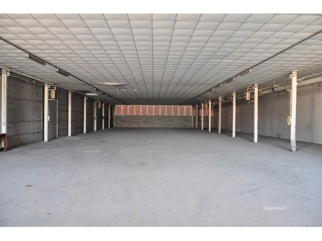 Brebbia (VA), Via per Cadrezzate 9  Affittasi singolo capannone mq. 1.000;. in vendita - foto 2