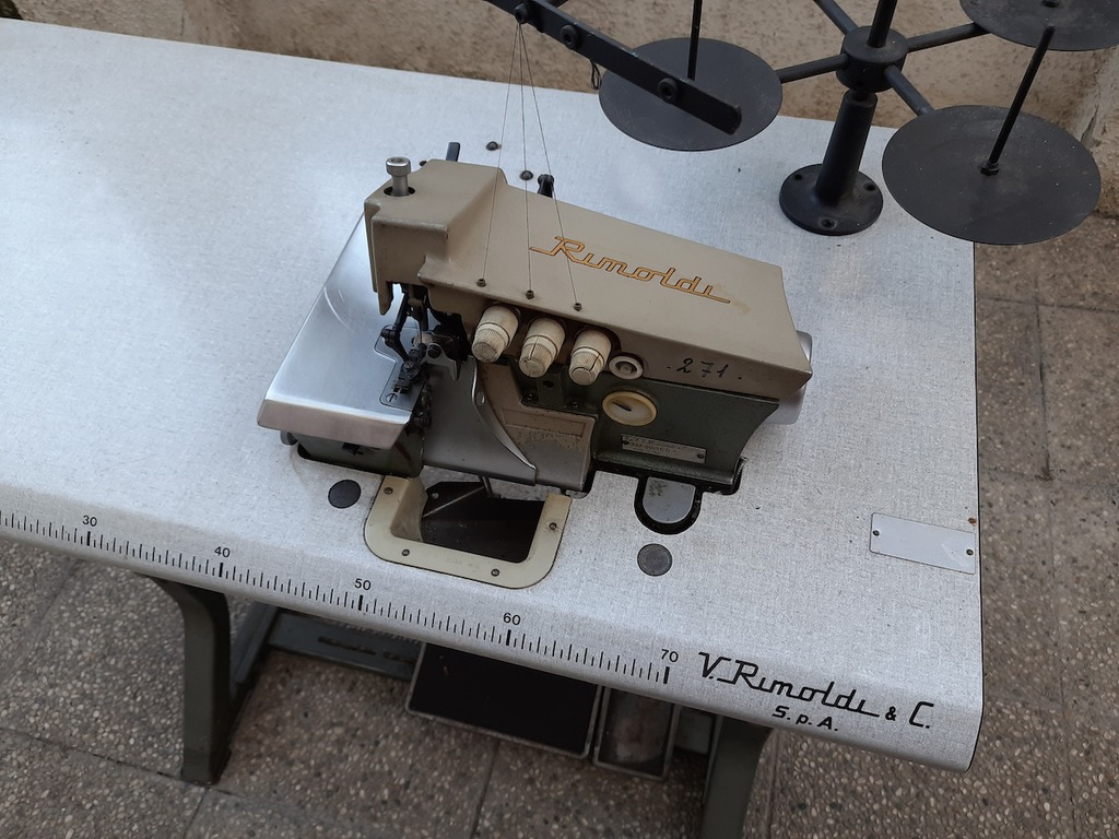 Macchine per cucire in vendita