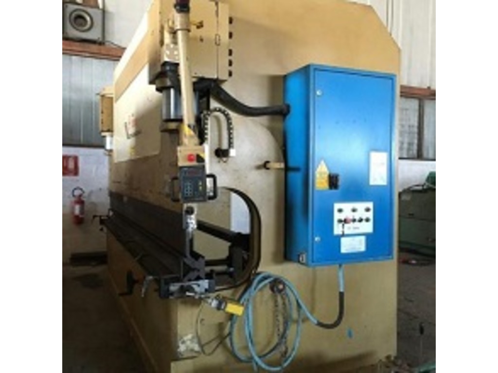 Vendesi pressa piegatrice Farina in vendita - foto 1