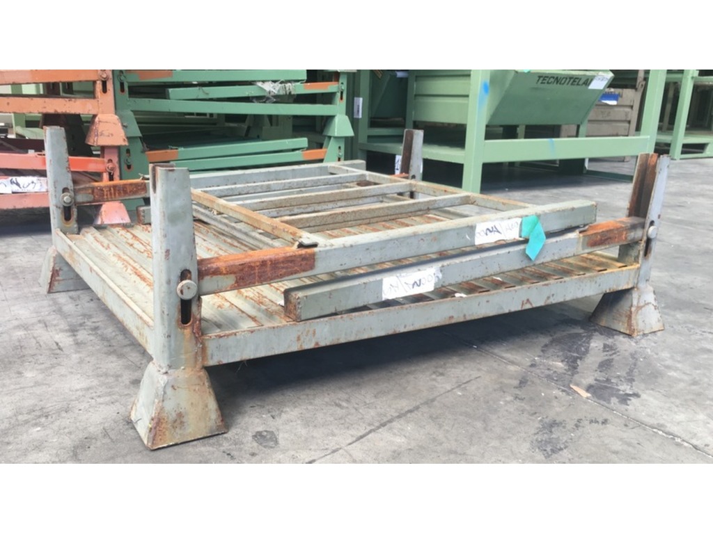 Pedane o pallet in ferro impilabili con sponde abbattibili in vendita - foto 2