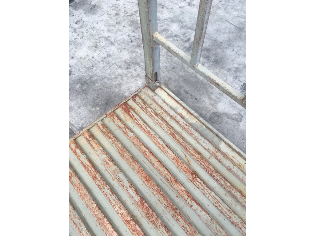 Pedane o pallet in ferro impilabili con sponde abbattibili in vendita - foto 5
