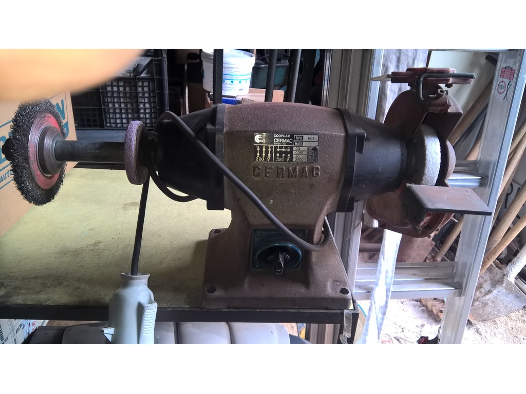 Mola spazzolatrice da banco 380-220 volts trifase in vendita - foto 1