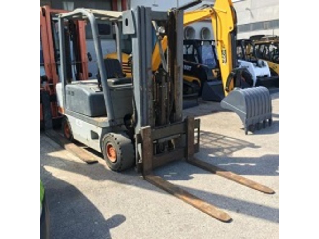 Carrelli elevatori in vendita