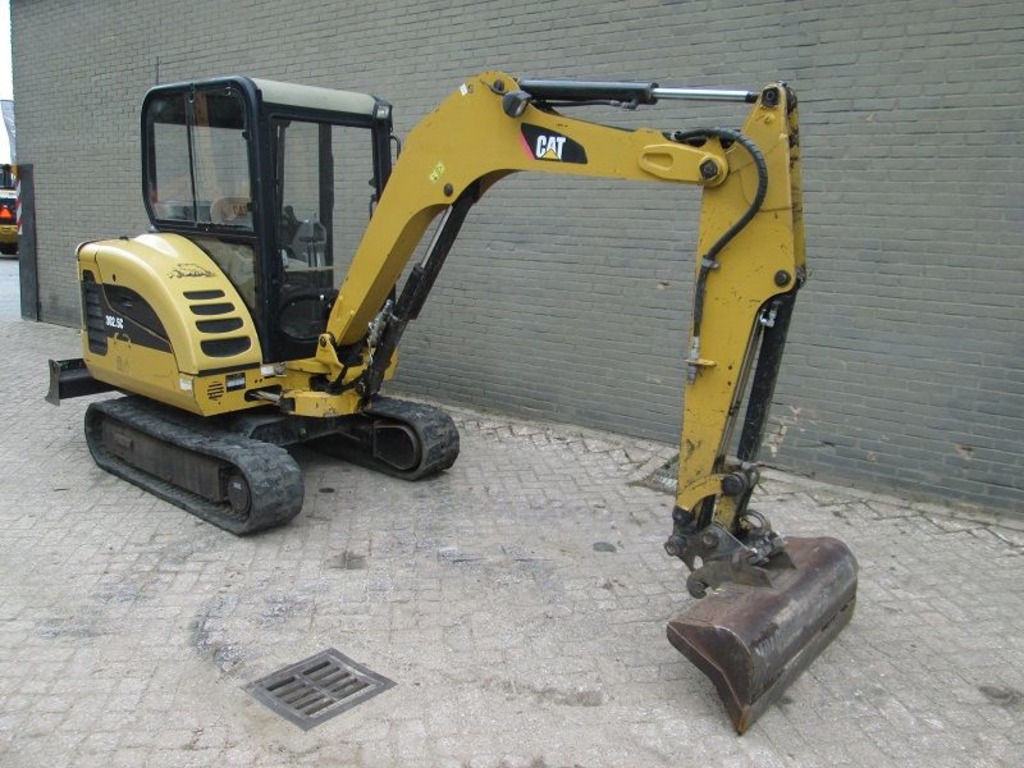 CATERPILLAR 302.5C miniescavatore in vendita - foto 1