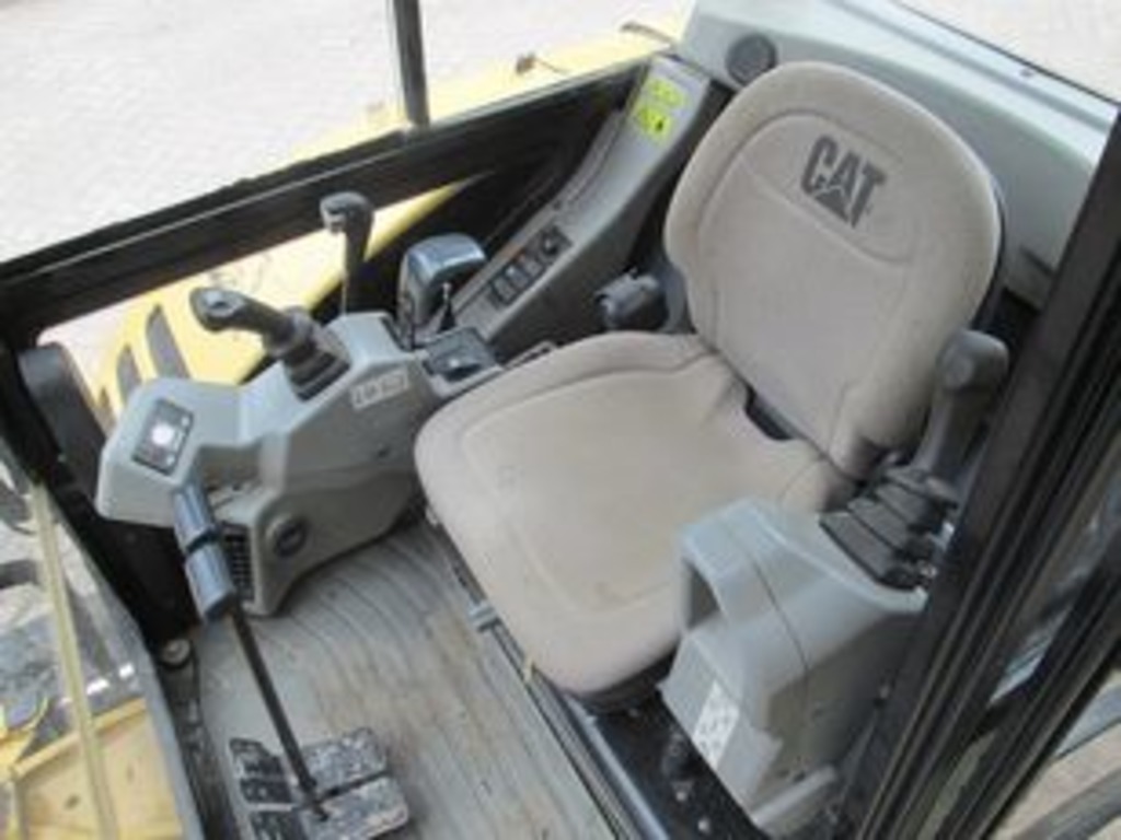 CATERPILLAR 302.5C miniescavatore in vendita - foto 2
