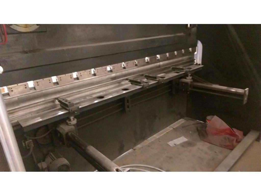 PRESSA PIEGATRICE BIANCHI 3000X75 TON in vendita - foto 3